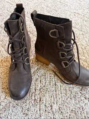 Sorel Brown Lace-Up Ankle Boots with Stacked Heel